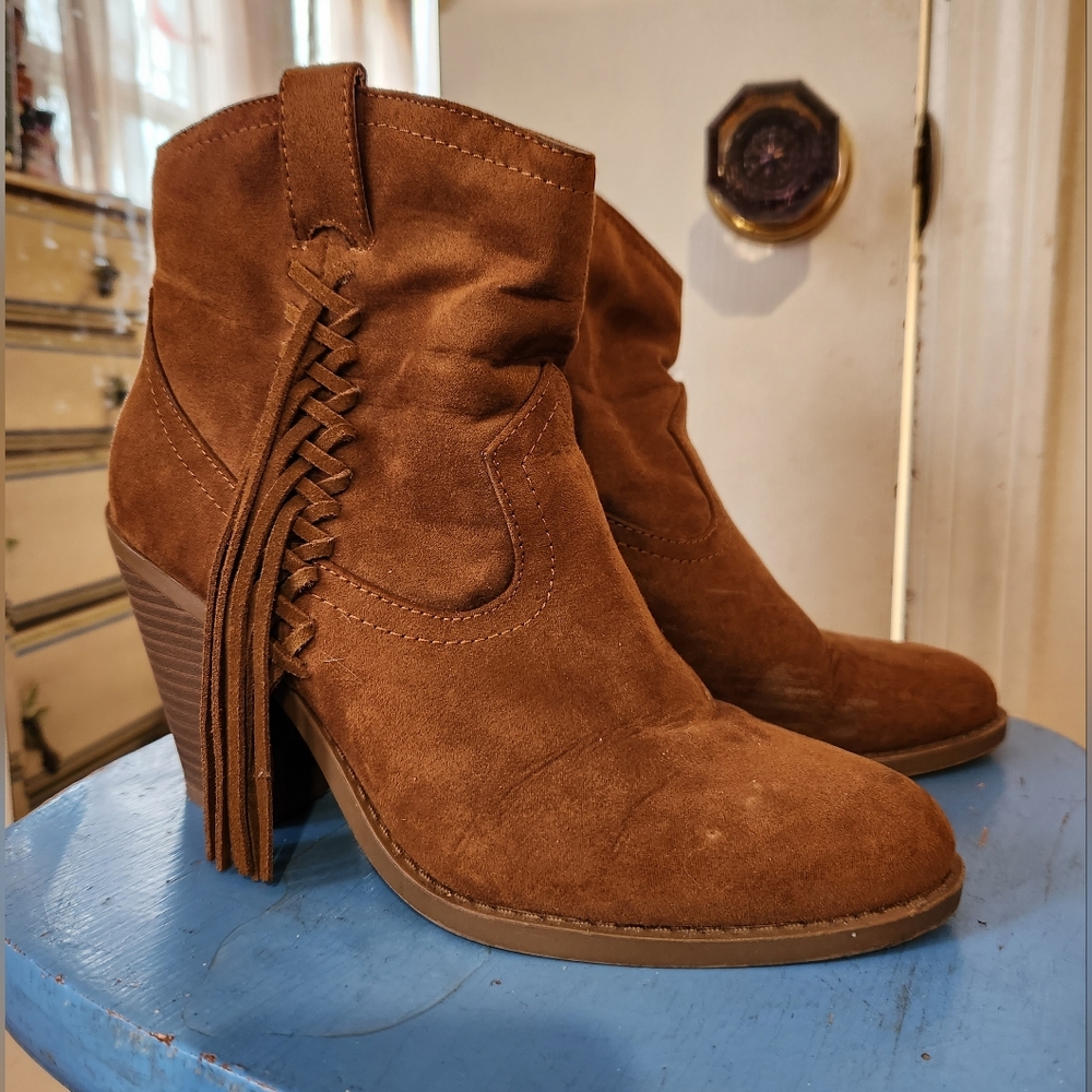 Brown Suede Boots with Fringe Detail